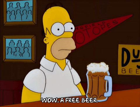 Homero tomando cerveza